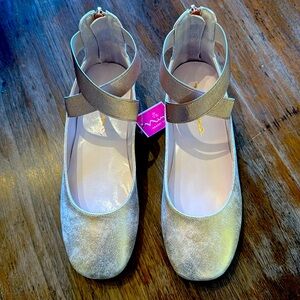 Spring is just around the corner! 
NWT rose gold ballet flats.